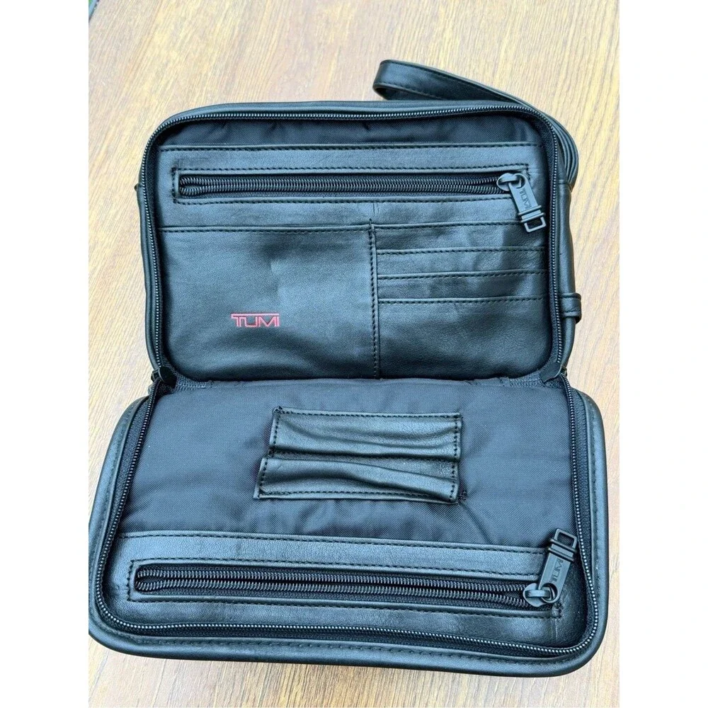 TUMI Men’s Organizer Clutch Black Leather Travel Toiletry Bag Wristlet VTG 995D